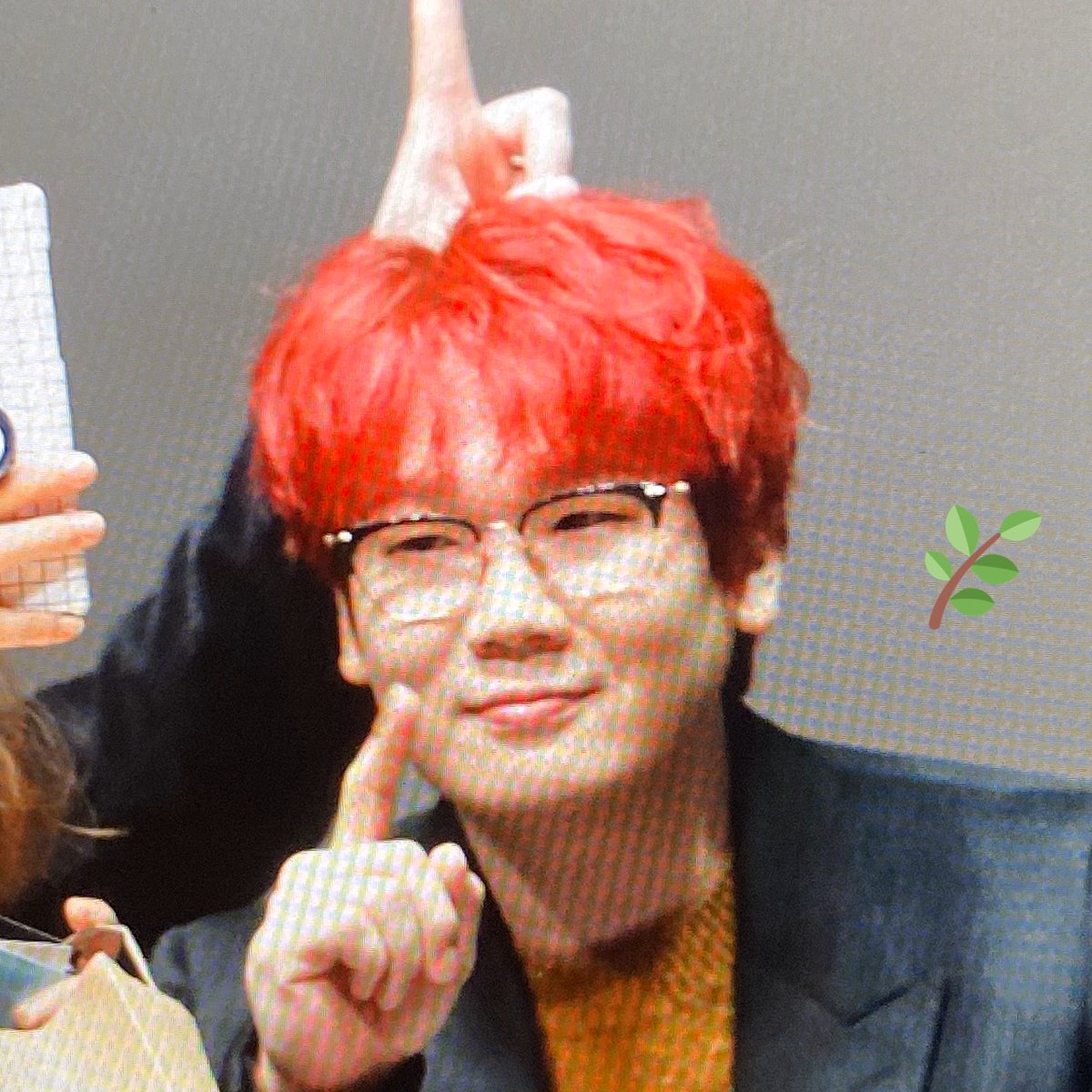ip_sae_'s tweet photo. 종왕 사진 찍는데 훈사장이 뿔 만들어쥬심 ㅋㅋㅋㅋ ㅋㅋㅋㅋ ㅋㅋㅋㅋㅋㅋㅋㅋㅋㅋㅋㅋㅋㅋㅋㅋ 당신들 왜 그러냐고요 ㅜㅜ https://t.co/X5GQBgM475