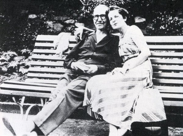 EKTgr's tweet image. Σαν σήμερα, το 1957, έφυγε από τη ζωή ένας από τους σημαντικότερους σύγχρονους Έλληνες λογοτέχνες, o Nίκος Καζαντζάκης. Γνωρίστε την ζωή &amp;amp; το συγγραφικό του έργο:

#ΒΙΒΛΙΟΝΕΤ: bit.ly/2Jp9gv9
#OpenArchives: bit.ly/31Mlrsc 
#SearchCulture: bit.ly/2qOaXvT