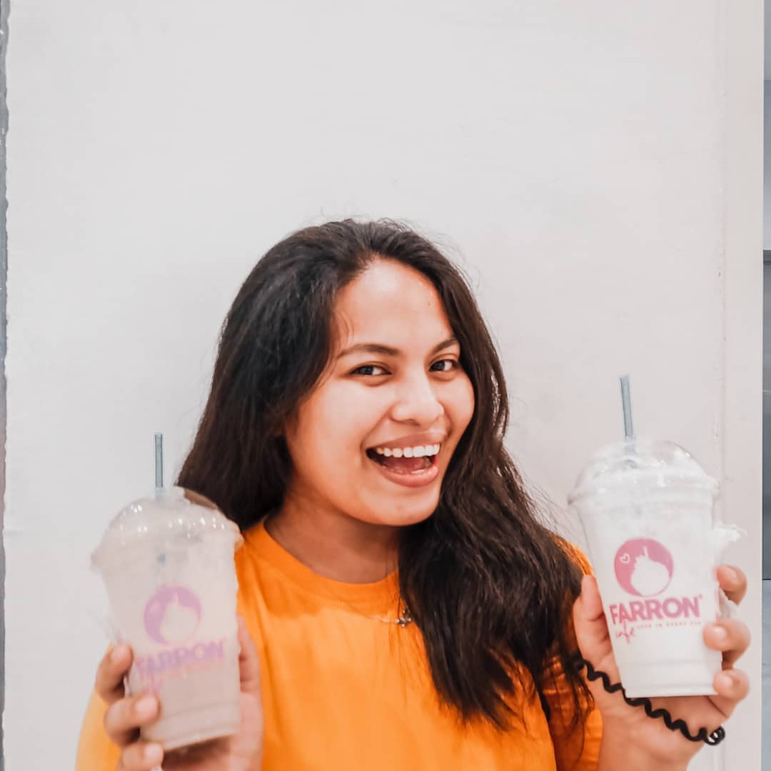 Farroncafeph's tweet photo. FARRON ON HAND: ✔️
SMILE ON FACE: ✔️
SATURDAY MODE ON: ACTIVATED! 🔐😄

IG 📷 : @lawnsaii
#FARRON® #FarronCafe #LoveInEveryCup® https://t.co/bXctMpA7T7