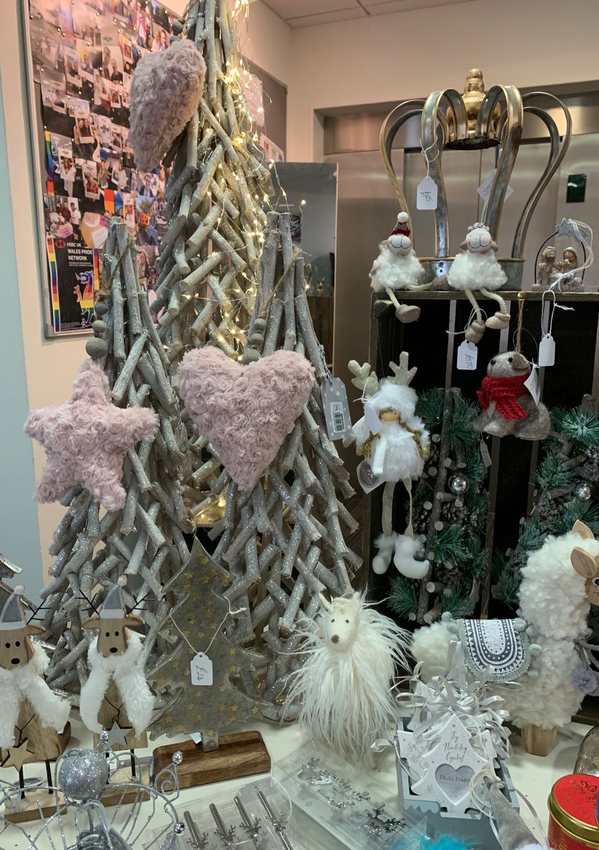 Shabby_Chicks's tweet image. Weather’s done it again 😩😩 We won’t be coming to Carmarthen Market today but here’s a quick taster of our brand new Christmas stock. Be back on Wednesday and next Saturday 👍👍