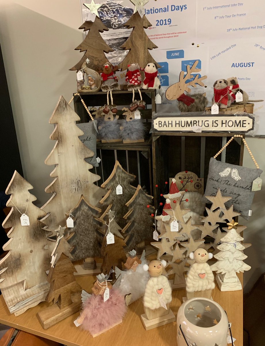 Shabby_Chicks's tweet image. Weather’s done it again 😩😩 We won’t be coming to Carmarthen Market today but here’s a quick taster of our brand new Christmas stock. Be back on Wednesday and next Saturday 👍👍