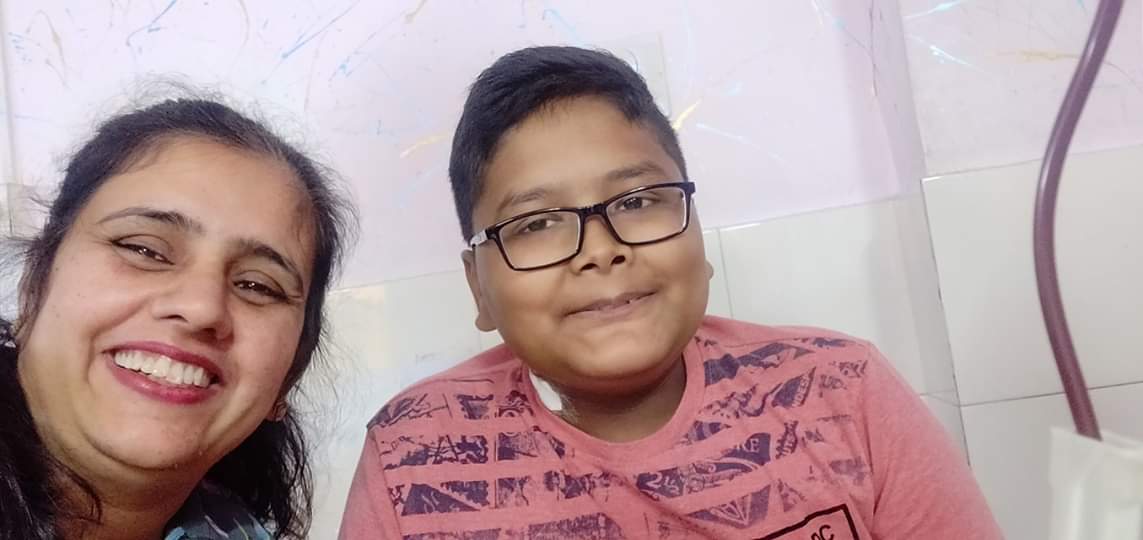 PoojaHealer's tweet photo. #CancerPatients #DelhiRRHospital #ReneMey #Therapies #SpreadingSmiles 

Healing familes of defence people suffering from cancer.

Smalll effort to bring smiles on children who are sad and angry with parents saying they want to go home...

Living life in gratitude and smiles 😊🙏 https://t.co/3rki9KeNTk