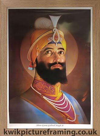 तब जिसने सिखों को एकजुट कर के सीखो में नयी जान फूँकी वो थे गुरु गोविंद साहिब । वो भी एक बिहारी ही थे, पटना में जन्मे थे । उनके छाप के कारण ही सिख भाइयों का धार्मिक ग्रंथ, गुरु ग्रंथ साहिब बना । गुरु गोविंद साहिब सीखो के आख़िरी धर्मगुरु बने ।इन सब के अलावा बिहार इतिहास में अपने