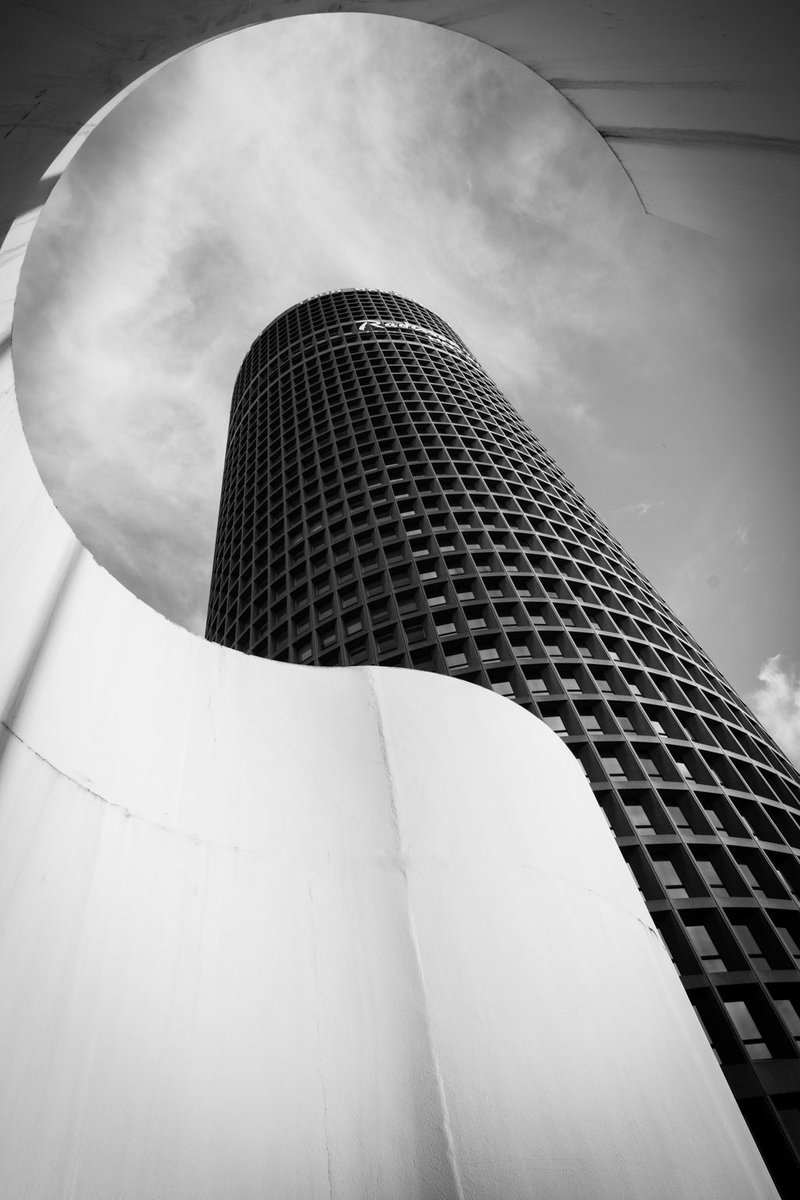 FindingElement's tweet image. Le voyage, ça commence parfois par explorer avec un œil nouveau des lieux proches de chez toi !!! Comme ici, le quartier de la Part-Dieu à Lyon.