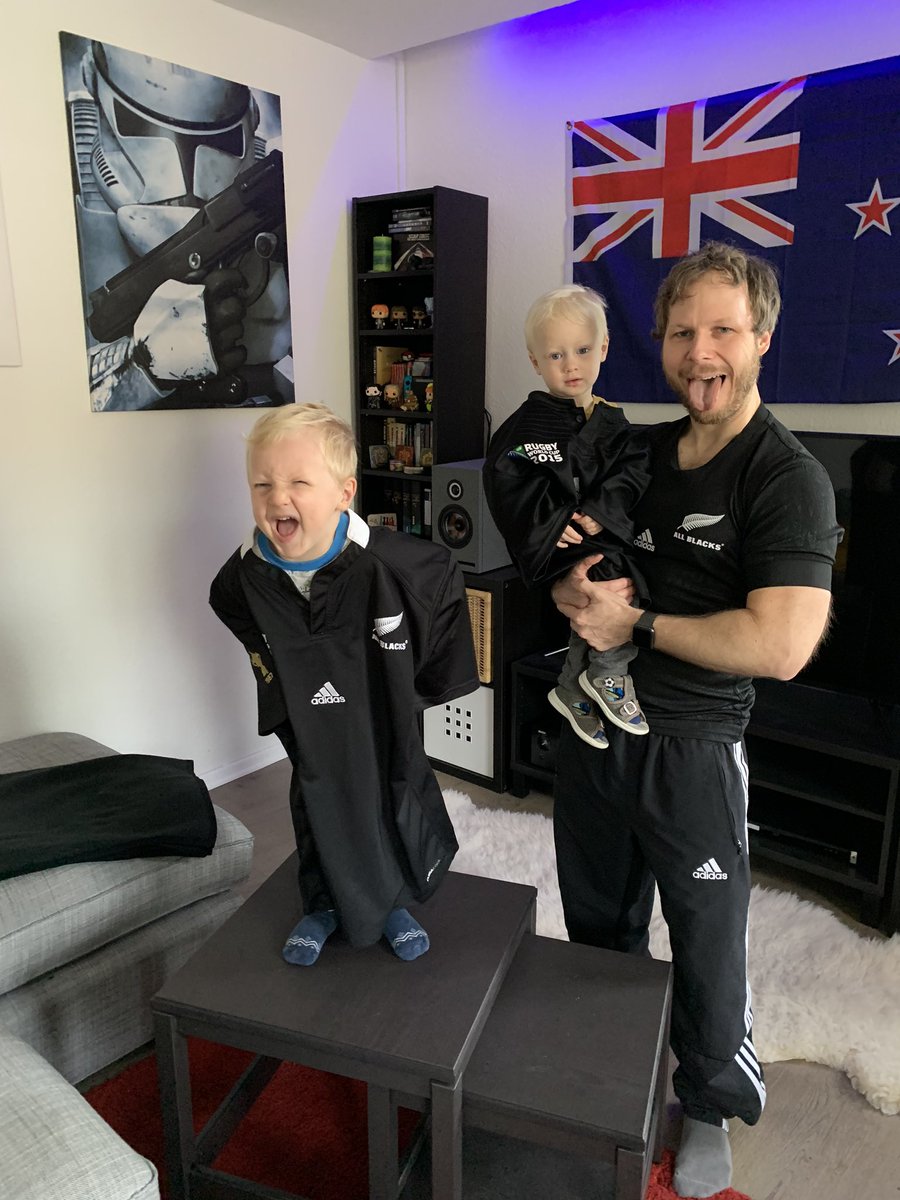 thopoko's tweet photo. Wir sind bereit #BACKBLACK #RWC2019 #WebbEllisCup #NZLvENG #Yokohama #RANRugby https://t.co/xSQ5K2SLPx