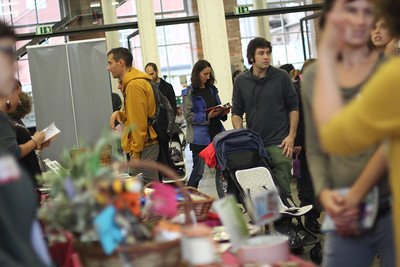 AltresEconomies's tweet photo. 📣Recomanació si us passejeu per la #FESC2019👇
Visiteu la paradeta de les iniciatives de la #innoBAdora a la taula EGA83
➡The Go0od Shop
➡@GlocalShare_org
➡Mammaproof
➡Medea Studio
➡@FoodCoopBCN
➡Ca l'Abril
➡@vanwoow
➡@aethnic
➡@Hey Bloom!
➡@filmclub_click https://t.co/B7z3sACxL8