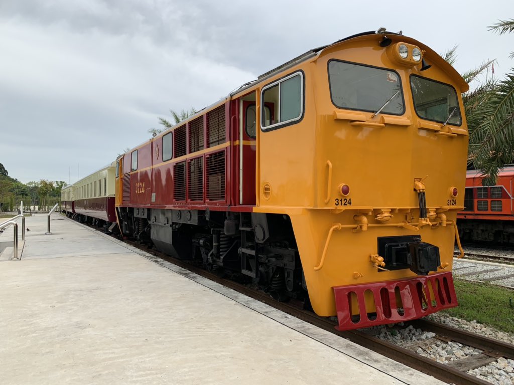 Parked on the side of our train is a shuttle service to Hatyai which would depart about half an hour after our train. There is also a place for heritage loco and cars (right).