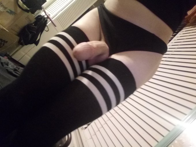 I just thought this was cute. #gay #gayporn #gayboy #thighs #dick #femboy #twink https://t.co/XUBniH