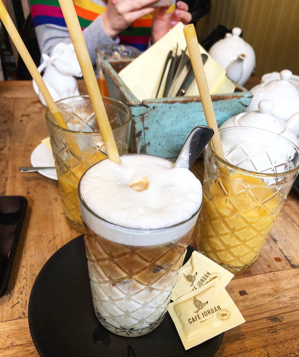 Yalgo's tweet photo. Life is about exploring all the pasta-bilities 🍝
Plastic Straws = Bad for the planet
Paper Straws = Soggy in seconds 
Pasta Straws = Perfection (vegan 🌱 &amp; 100% biodegradable) #pastastraw #savetheplanet #pasta #coffee #CoffeeLover #biodegrable #Vegan #environment https://t.co/UrpceknKme