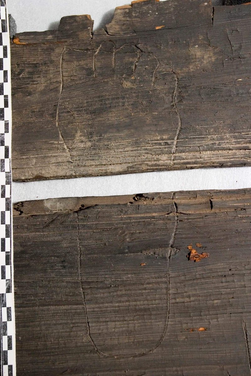VikingScotland's tweet image. A Viking made an outline of their foot on the Gokstad ship, and this is now your favourite artefact ever. 

📷 ©️  @Kulturhistorisk