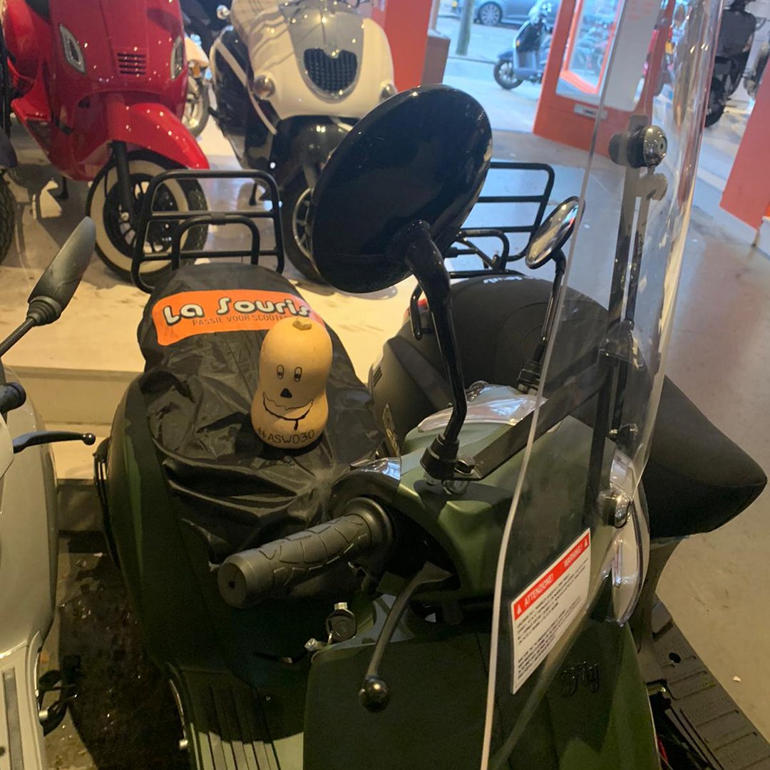 MascotASW030's tweet photo. Vanmiddag wandelen wij langs alle winkels van de #ASW030. Loop jij ook mee om 15:00 uur? Ik zie je graag vanaf 14:30 bij FEM Fotoshop, dan kunnen we ook nog samen op de foto.

Ben je benieuwd waar we langs lopen? https://t.co/tlWguZtCN5
