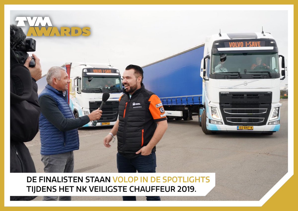 TVMAwards's tweet image. Over aandacht hebben de NK-finalisten niet te klagen 😉 Hier wordt Danny Henskens geïnterviewd door @allardkalff van het televisieprogramma @RTL_Transport. "De sfeer hier op het TT Circuit is fantastisch; ik heb het goed naar m'n zin", aldus de enthousiaste finalist.