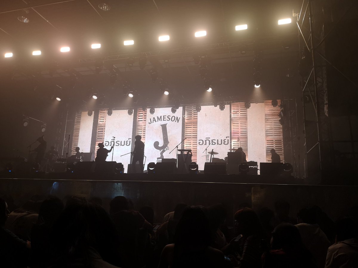 somm4fortw's tweet photo. มารอแล้ววว #อภิรมย์​ #jamfest2 https://t.co/n9NJXdUTyG