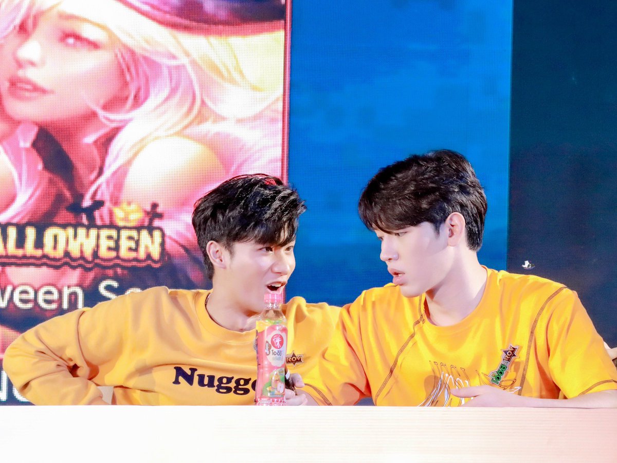 PowerofNewwiee's tweet photo. เสียงมันดัง ก��ต้องชิดๆกันโหน่ยยยย😳
#OISHIxRoVแจก5สกินญี่ปุ่น 
#เตนิว 
#Tawan_V 
#Newwiee https://t.co/41FruUwqFA