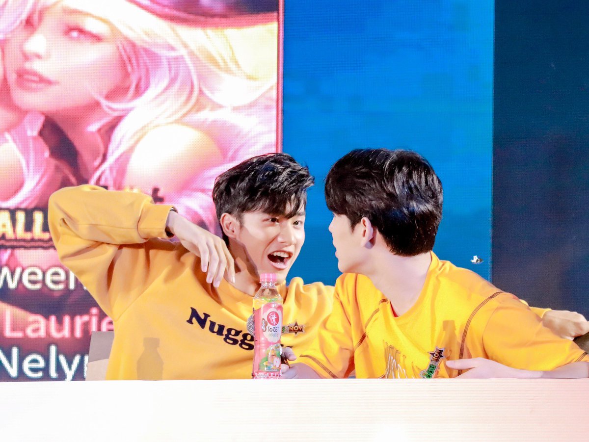 PowerofNewwiee's tweet photo. เสียงมันดัง ก��ต้องชิดๆกันโหน่ยยยย😳
#OISHIxRoVแจก5สกินญี่ปุ่น 
#เตนิว 
#Tawan_V 
#Newwiee https://t.co/41FruUwqFA