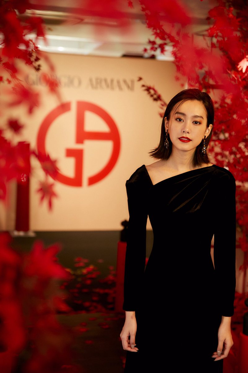 桐谷美玲の私服 Giorgio Armani のすらっと綺麗な黒いドレスです 芸能人の私服 衣装まとめ Woomy 桐谷美玲の私服 Giorgio Armani のすらっと綺麗な黒いドレスです 芸能人の私服 衣装まとめ Woomy