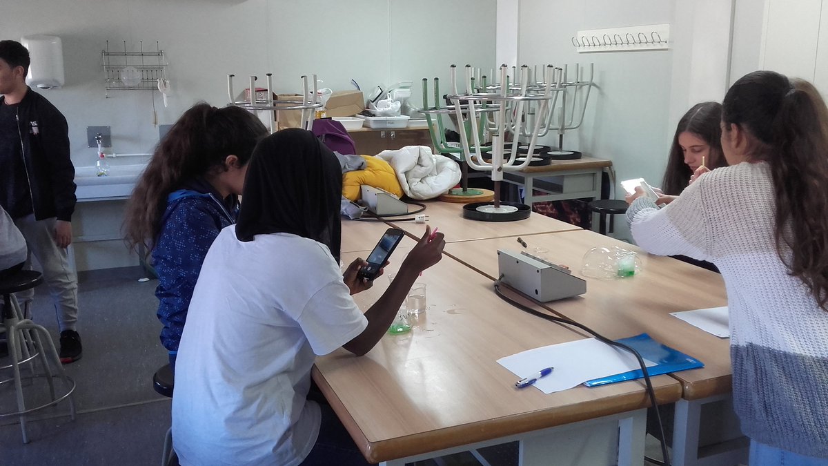 A l'INS <a href="/domusdolivet/">Domus d'Olivet</a> comencem el projecte #bebubblemyfriend que s'acabarà fent un taller de bombolles científiques a l'escola Els Quatre Vents de #canovelles per la #SetmanaDeLaCiencia.
<a href="/Enric_Castella/">Enric Castellà</a> no m'he pogut estar amb el nom!!!😆😆
<a href="/AntonAubanell/">Anton Aubanell</a> <a href="/ciapepbou/">Pep Bou</a>