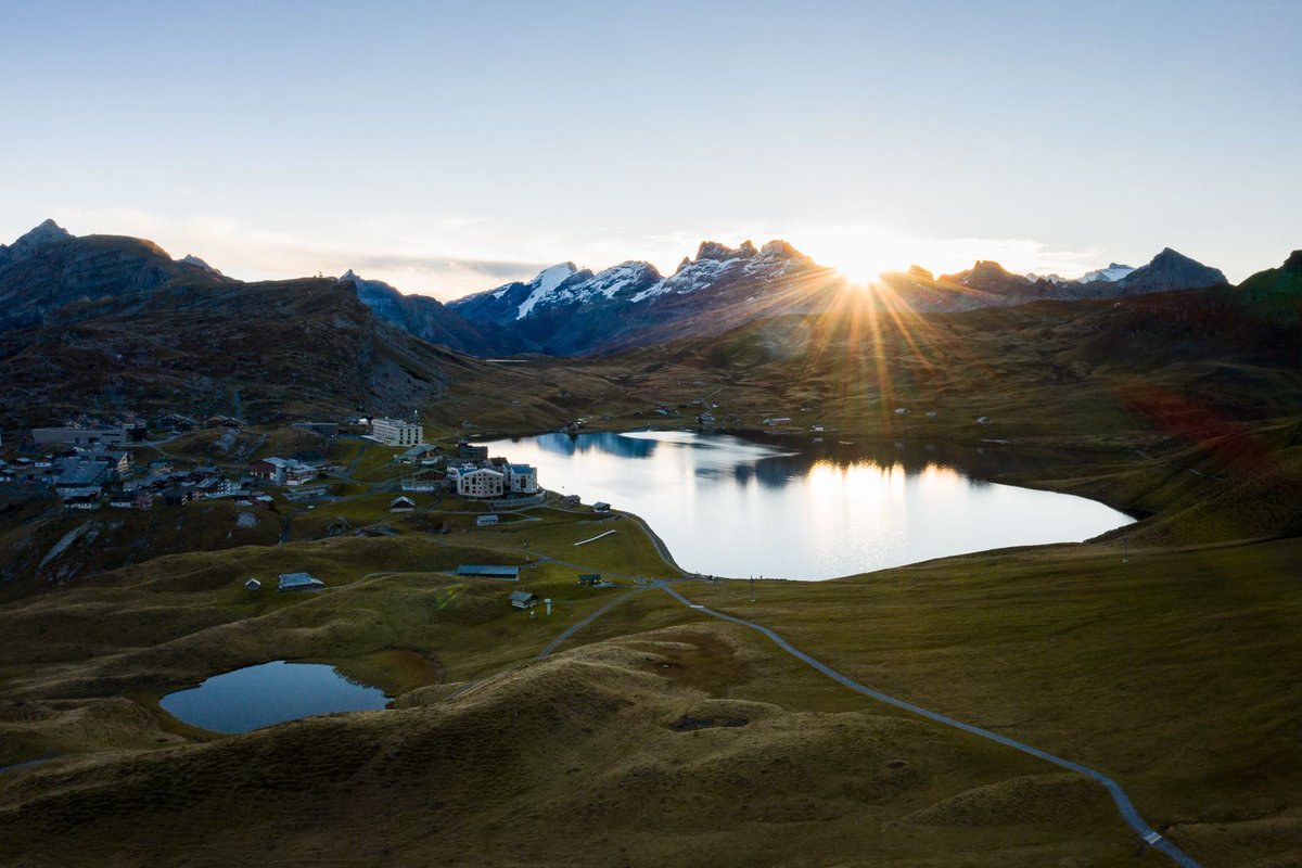 fruttlodge's tweet photo. #Melchseefrutt lies at the heart of central Switzerland, surrounded by lakes and mountains. Yes, we do have nice landscapes even in October @elmarbossard! https://t.co/8qCwxBg0ZX