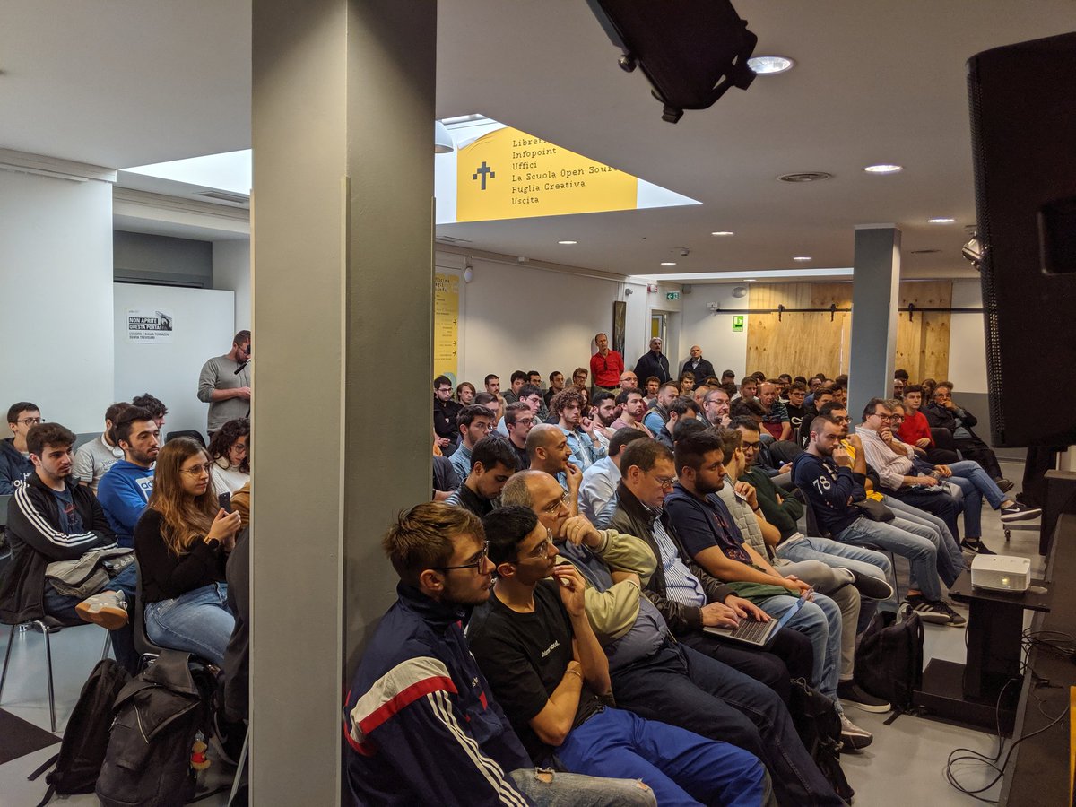 URL_ReteLibera's tweet photo. #LinuxDay2019 #Bari iniziato col botto! https://t.co/f3GAICHRoF