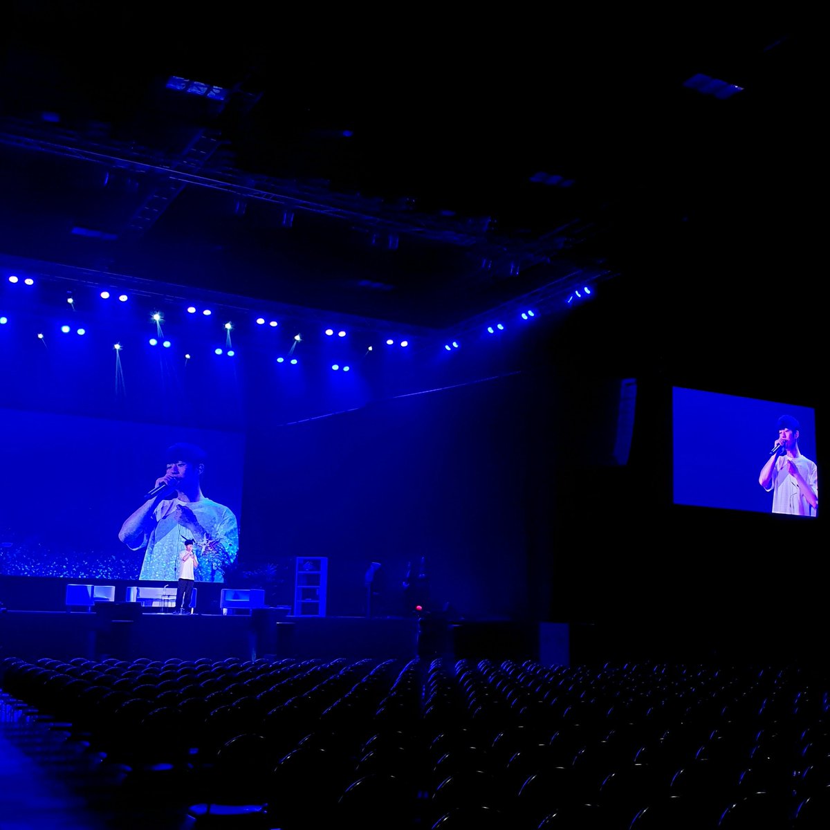 FNC_ACTOR's tweet photo. [#정해인] #JungHaeIn 

2019 JUNG HAE IN ‘ONE SUMMER NIGHT’ FAN MEETING IN BANGKOK

모든 날, 모든 순간 함깨해🎤
곧 만나요! 
ทุกวัน ทุกเวลา เราจ��อยู่ด้วยกัน🎤
แล้วเจอกันนะครับ

#ONE_SUMMER_NIGHT #JHI_BANGKOK #JHI_FANMEETING https://t.co/sqEcbHhxJ5