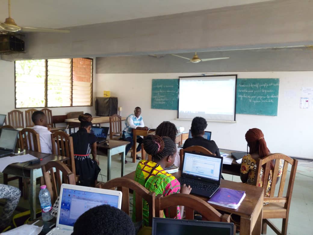 RKankoe's tweet photo. J'ai été sollicité par #ArssTogo en Août dernier pour une formation en organisation et planification d'une enquête en sciences sociales et dépouillement des questionnaires à base du logiciel SPSS. Environ 50 étudiants avaient participé à cette formation.
#ArssTogo
@RKankoe https://t.co/0wbDaLT8VW