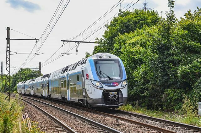 thomas_chaffaut's tweet photo. Chartrettes : Un Regio2N IDFM dans la nature. (03.08.2019)

Chartrettes, France 🇫🇷 : An IDFM branded Regio2N in the nature.

#SNCF #Transilien #LigneR #Regio2N #Bombardier #Z57000 #IledeFranceMobilites #IDFM #Chartrettes #SeineetMarne #train #train_nerds… https://t.co/bd4zMqY77h https://t.co/p6cZtTwLkg