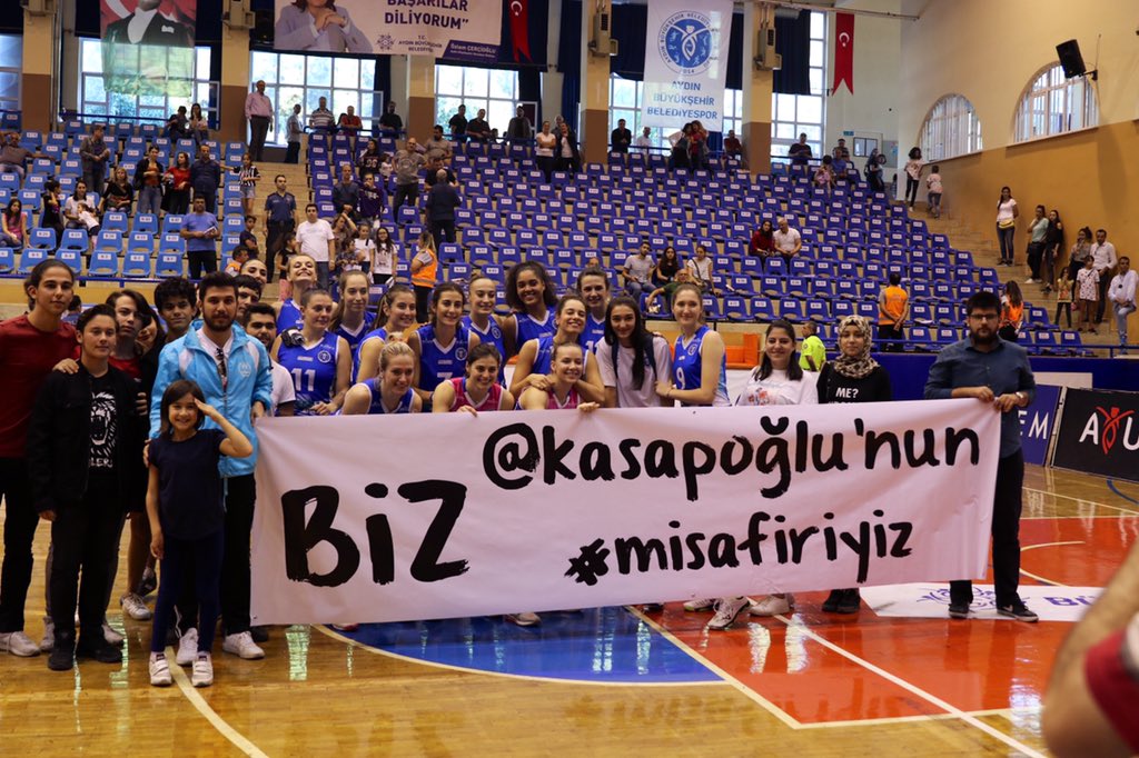 Gençlerimizi Aydın Büyükşehir Belediyespor &amp; Karayolları Vestel Venüs Sultanlar Ligi maçında misafir eden Sayın Gençlik ve Spor Bakanımız <a href="/kasapoglu/">Dr. Mehmet Kasapoğlu</a>’na gençlerimizden mesaj var 🤗
"Teşekkür ederiz Sayın Bakanım" 
#Misafiriyiz
<a href="/mehbaykan/">Mehmet Baykan</a>