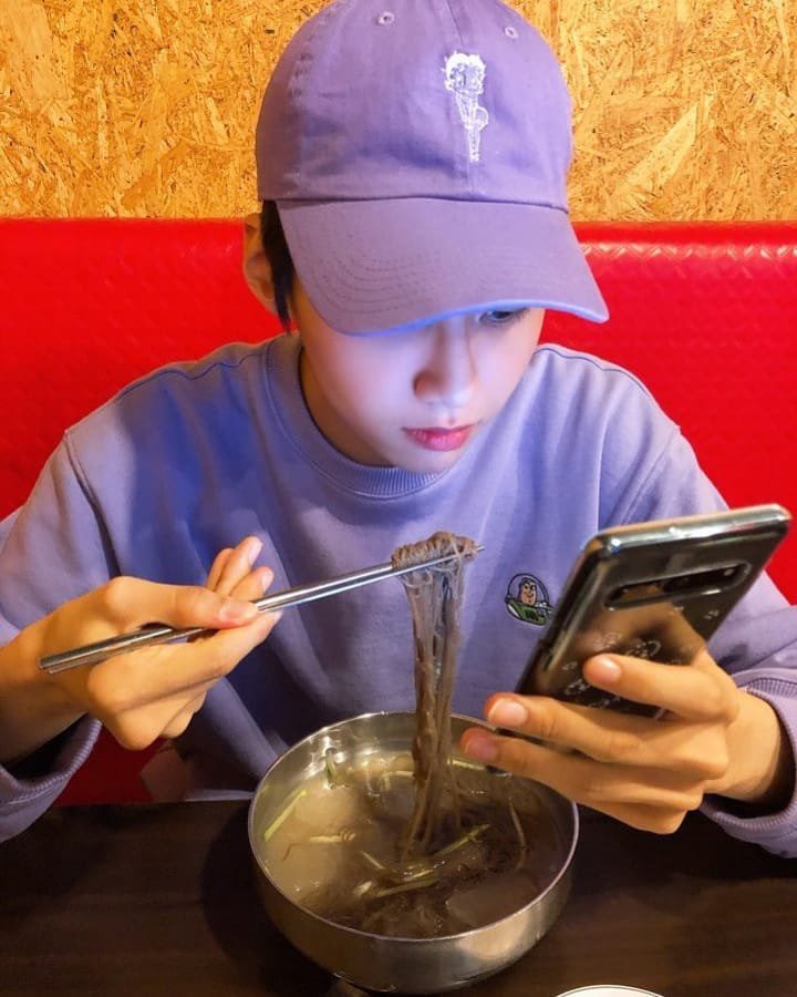 blueeffect_JH's tweet photo. 입어줘서 고마워요 ㅠㅡㅠ💜 #이진혁 
아 어떡해 진짜 손떨려.......😭😭😭😭 https://t.co/dAJiGEUO0A