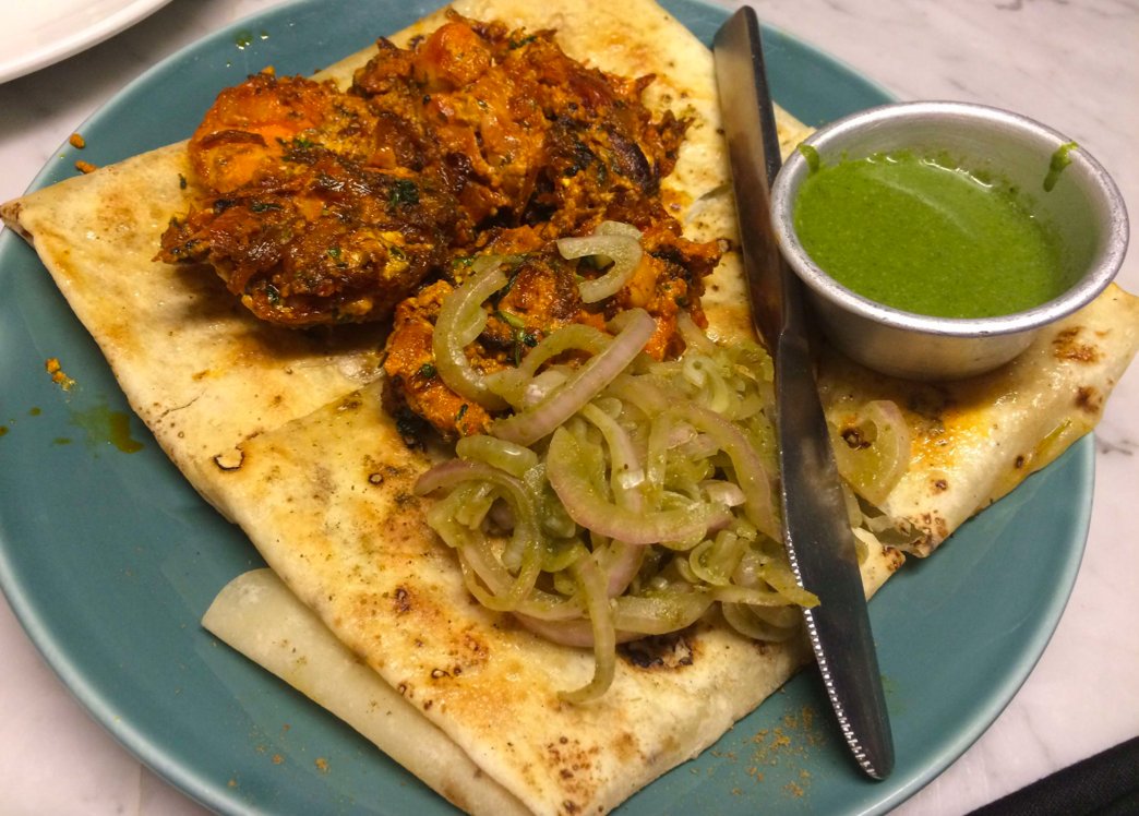 StreetsThatTalk's tweet photo. #DinnerGoals - Old Delhi Murg Boti with roti, onion and chutney.
.
Where: Bombay Brasserie, Worli #Mumbai
Photo by: Viraj Kudalkar
.
#TSMumbai #chickenkebab #Chickentikka #chickenroti #dinnergoals #mumbaifoodblogger #mumbaifoodies #mumbaidiaries #mumbaifoodblog #foodinfluencer https://t.co/qKlSIcK9vl