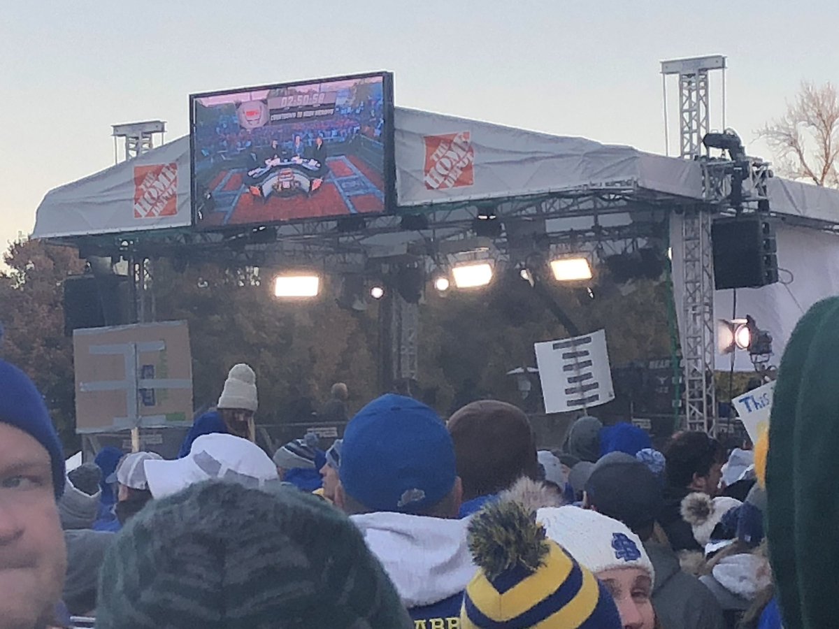 Josh_Johnson84's tweet photo. Wake up Jackrabbits! It’s @CollegeGameDay and a Great Day to be a Jackrabbit! #BringTheBlue #GoJacks https://t.co/ZfOvPkX51V