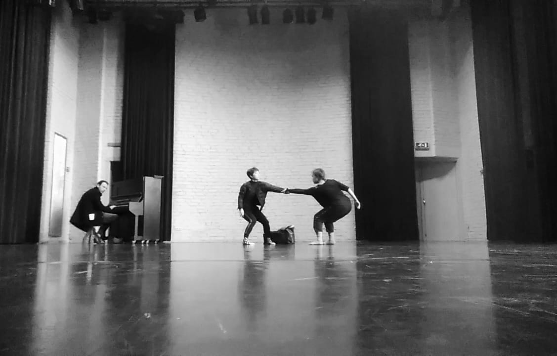 Annatheater's tweet photo. Vanavond te zien. #Dans #voorstelling in het #Annatheater. En maandag geven ze een #dansworkshop. Ervaring is niet vereist!
Kaarten: https://t.co/jzg5CspHKK https://t.co/ABMChPP72h