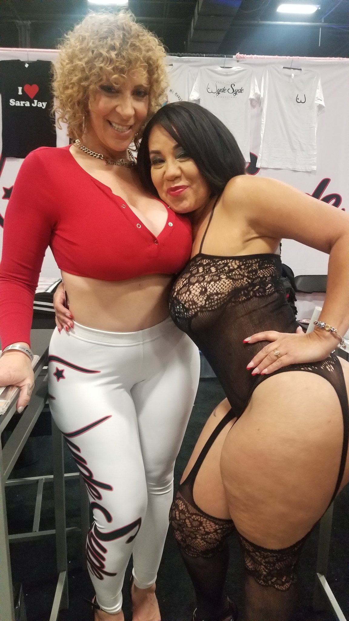queenroguexxx1 no Twitter: With the best @SaraJayXXX 😍 😍 😍 https://t.co/...
