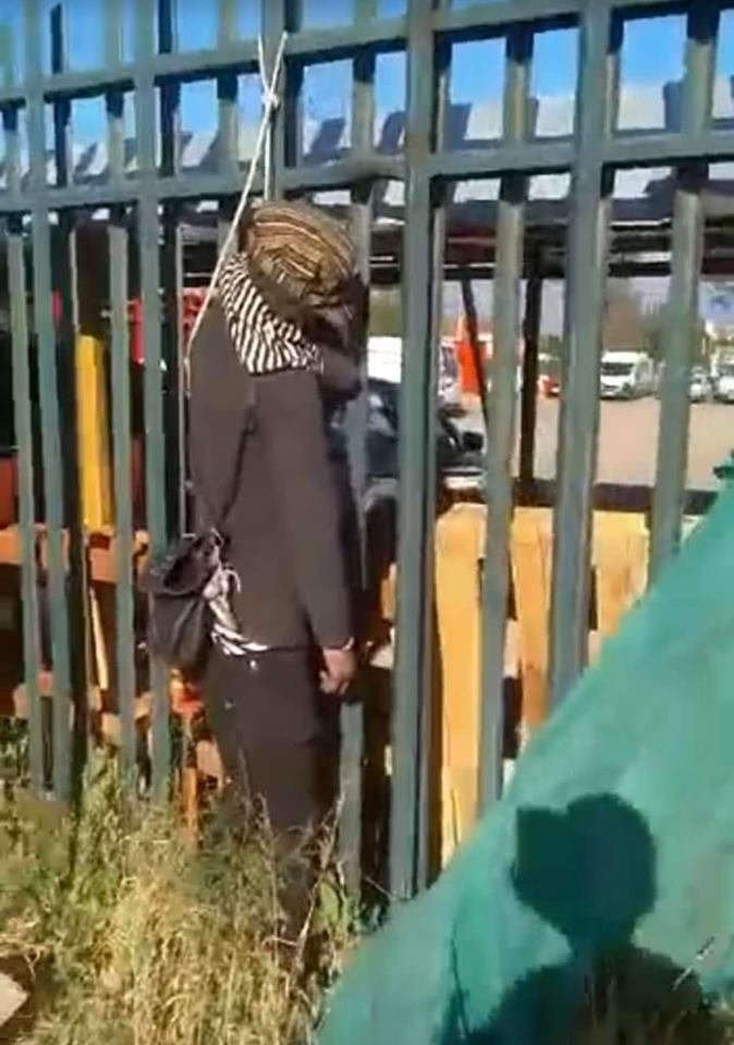 viejoanarquist1's tweet photo. Yo no abrazo a milicos ni a pacos 

Cada caso es tan doloroso q duelen hasta los huesos. Pero el caso de Daniela me tiene muy mal anímicamente, no entiendo pq pero pensar en ella y lo q sucedió me llena de bronca, ira y mucha pero mucha pena https://t.co/wyCmUHS8NU