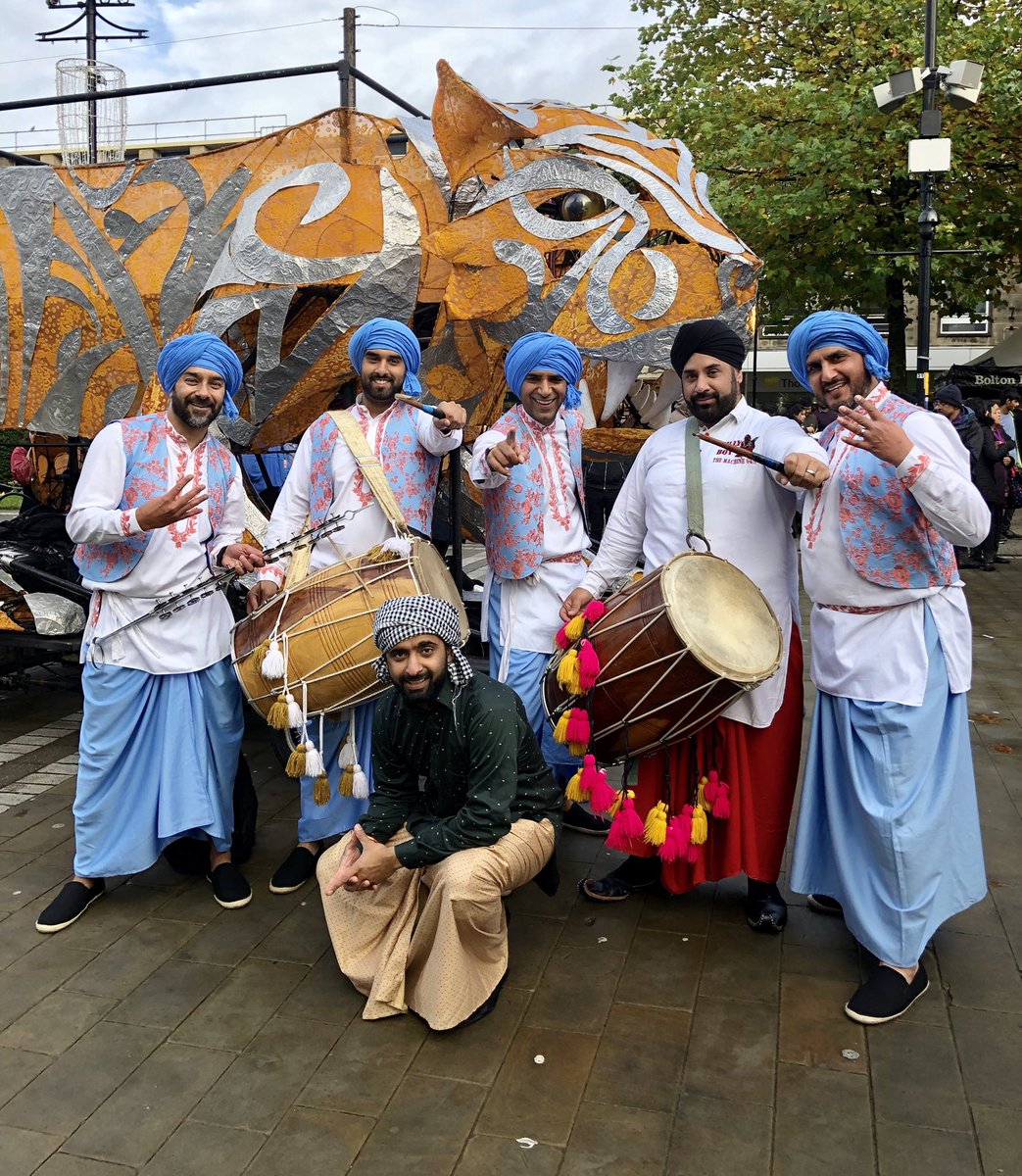 cohesionplus's tweet photo. Great response to our @4x4Bhangra @KingsofDhol set @boltonhindus #diwali celebrations working with @walktheplank @BoltonLMS #cohesionarts #madeingravesend https://t.co/o7fG9dYwrS