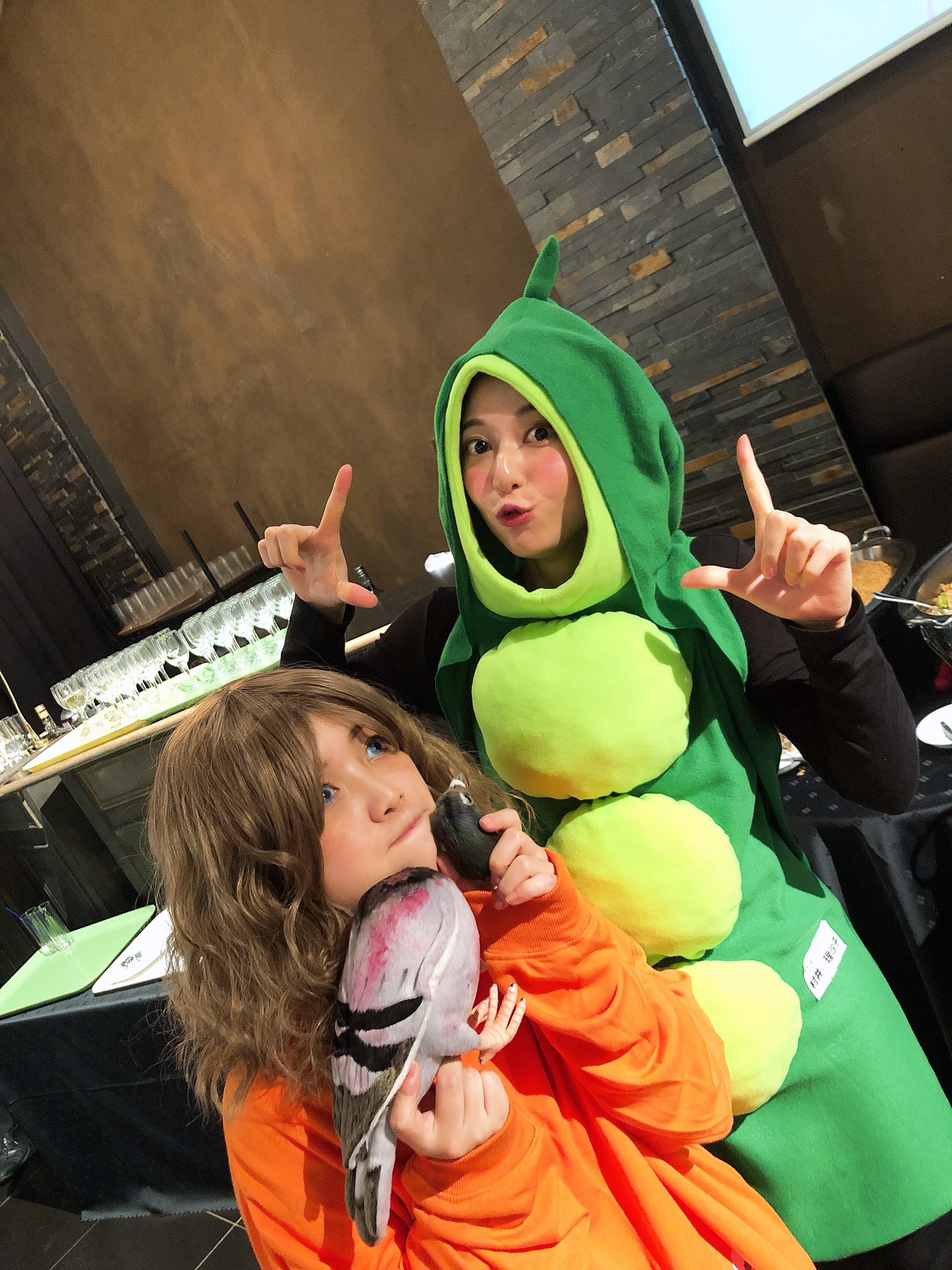 野水伊織 今日はプロダクション エースの懇親会でした 毎年この時期なのでハロウィンパーティーと化す場なのですが 私は去年 死霊館のシスター ヴァラク様 より顔がわかると評判 でした あ 最後の写真はマネージャーさん 野水伊織 今日はプロダクション エースの懇親会でした 毎年この時期なのでハロウィンパーティーと化す場なのですが 私は去年 死霊館のシスター ヴァラク様 より顔がわかると評判 でした あ 最後の写真はマネージャーさん