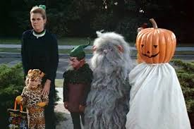 Freelineorlando's tweet photo. On Oct. 26 1967, TV's #Bewitched airs the episode "A Safe And Sane Halloween," where Darrin gets upset when Samantha reads Halloween stories to Tabitha, even though Sam insists the stories are harmless; Then Tabitha brings the ghosts in the book to life. 🤣😁👻🎃 https://t.co/SsMdwXncLm