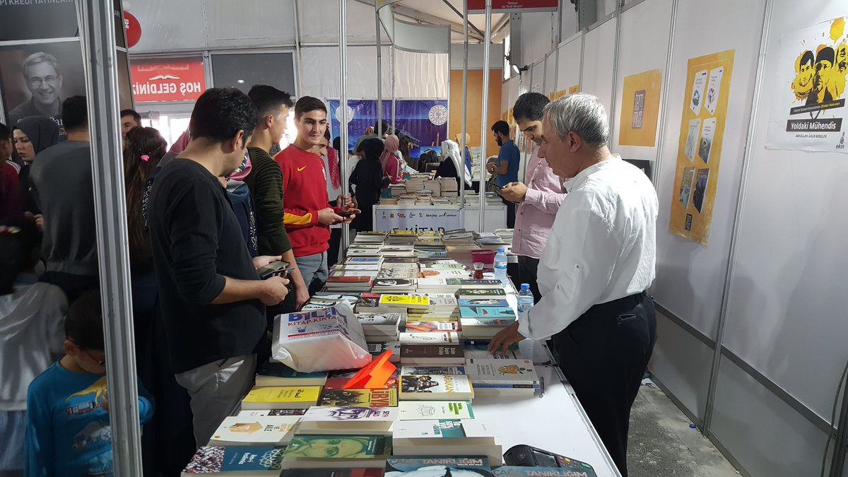 Eğitimci Yazar Şefik Sevim <a href="/BatmanKitapFuar/">Batman Kitap Fuarı</a>'ında okuyucularıyla biraraya geldi. Yoğun ilgi gösteren okuyucularımıza, dostlarımıza ve tüm Batman halkına teşekkür ederiz.