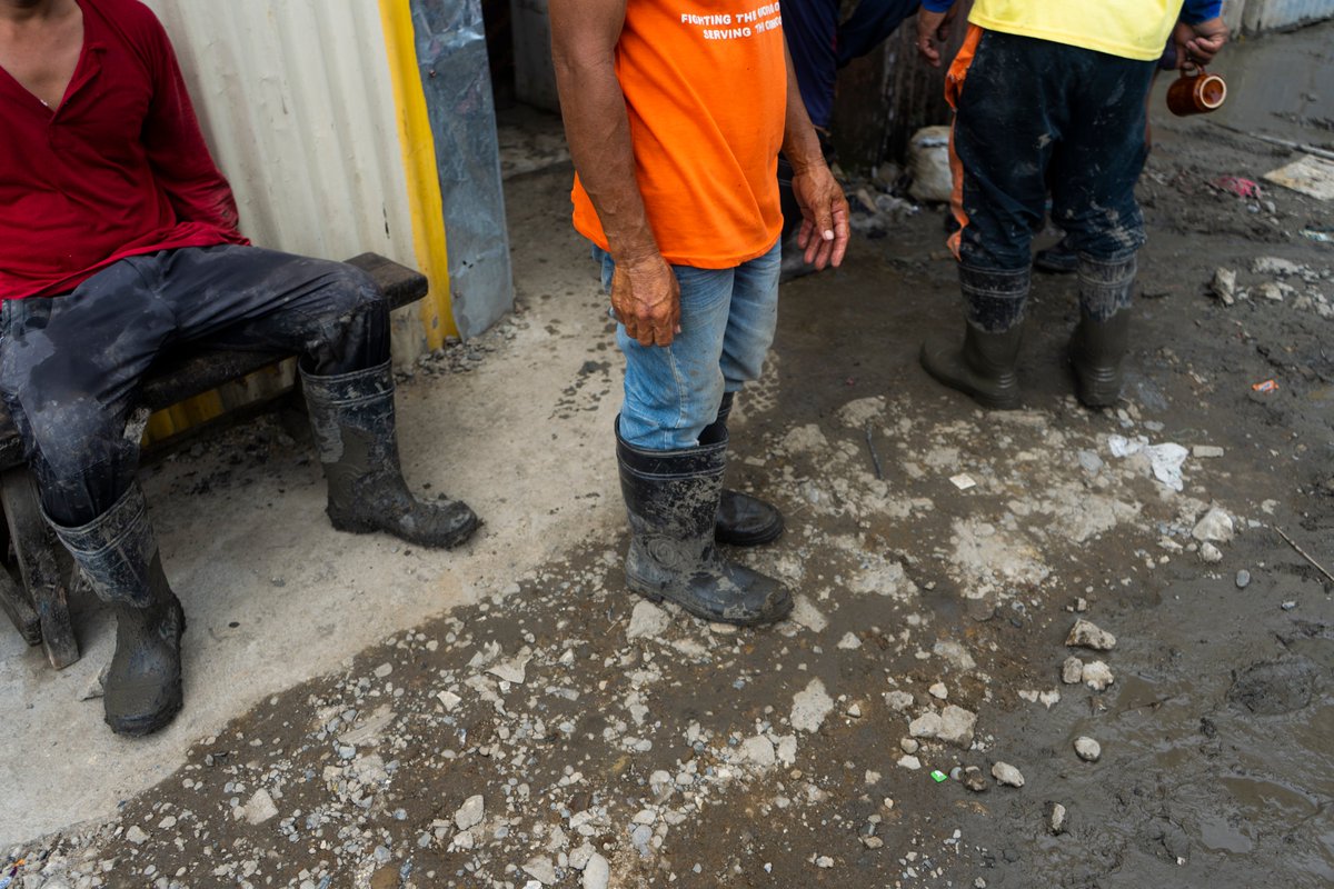 PSYmund's tweet image. Quick snaps on the streets before doing portraits.
Fell in love with this genre ever since I started photography. 👁️
#simplelivesofdavaoeños #davao #lifeishere