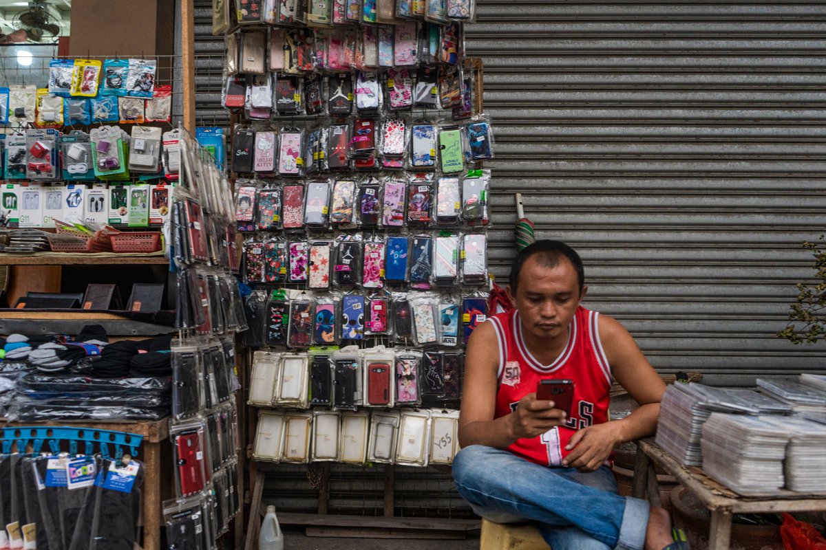PSYmund's tweet image. Quick snaps on the streets before doing portraits.
Fell in love with this genre ever since I started photography. 👁️
#simplelivesofdavaoeños #davao #lifeishere