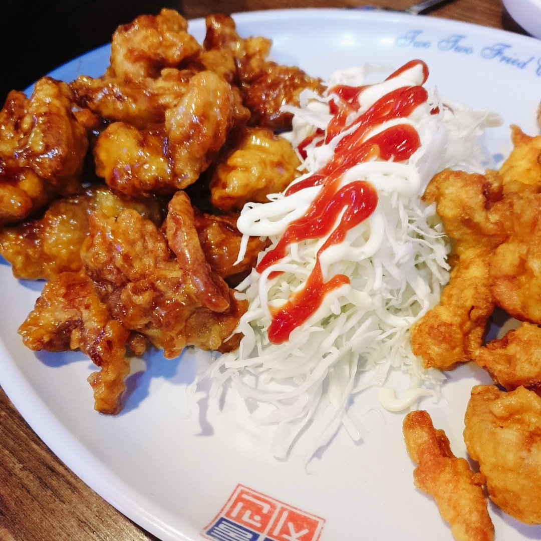 AppleRoseLily's tweet photo. 여기 떡볶이 맛집 맞네 #twotwochicken https://t.co/1XxzmiWpzR