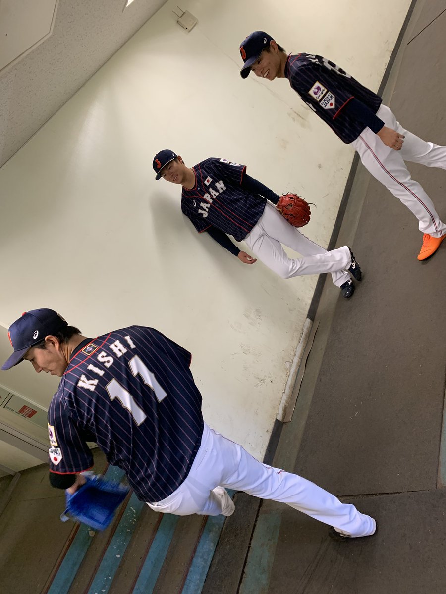 Dena 山﨑康晃 侍ジャパン試合前で緊張気味の大野雄大投手の写真をtwitterに投稿する 写真 ドラ要素 のもとけ