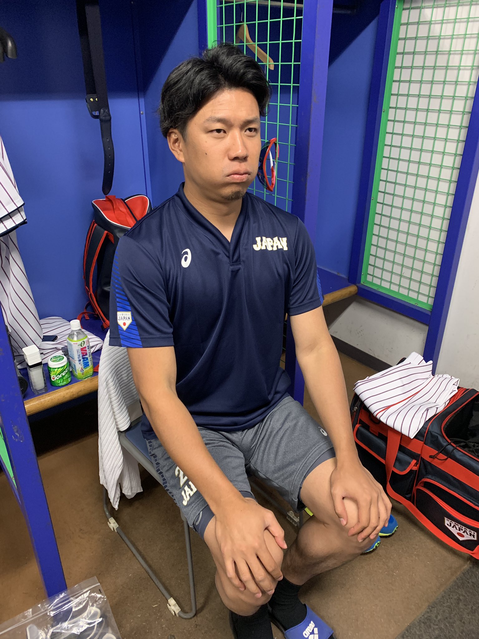 山﨑 康晃 侍japan Wbsc プレミア12 日本代表宮崎合宿 今日は試合の裏側を 試合中のベンチ横のキャッチボールが禁止なので いつも穏やかマイペース とのー 試合前 誠也に負けじと変顔今永 そして最後は緊張気味 雄大さん 試合前 スタンバイ