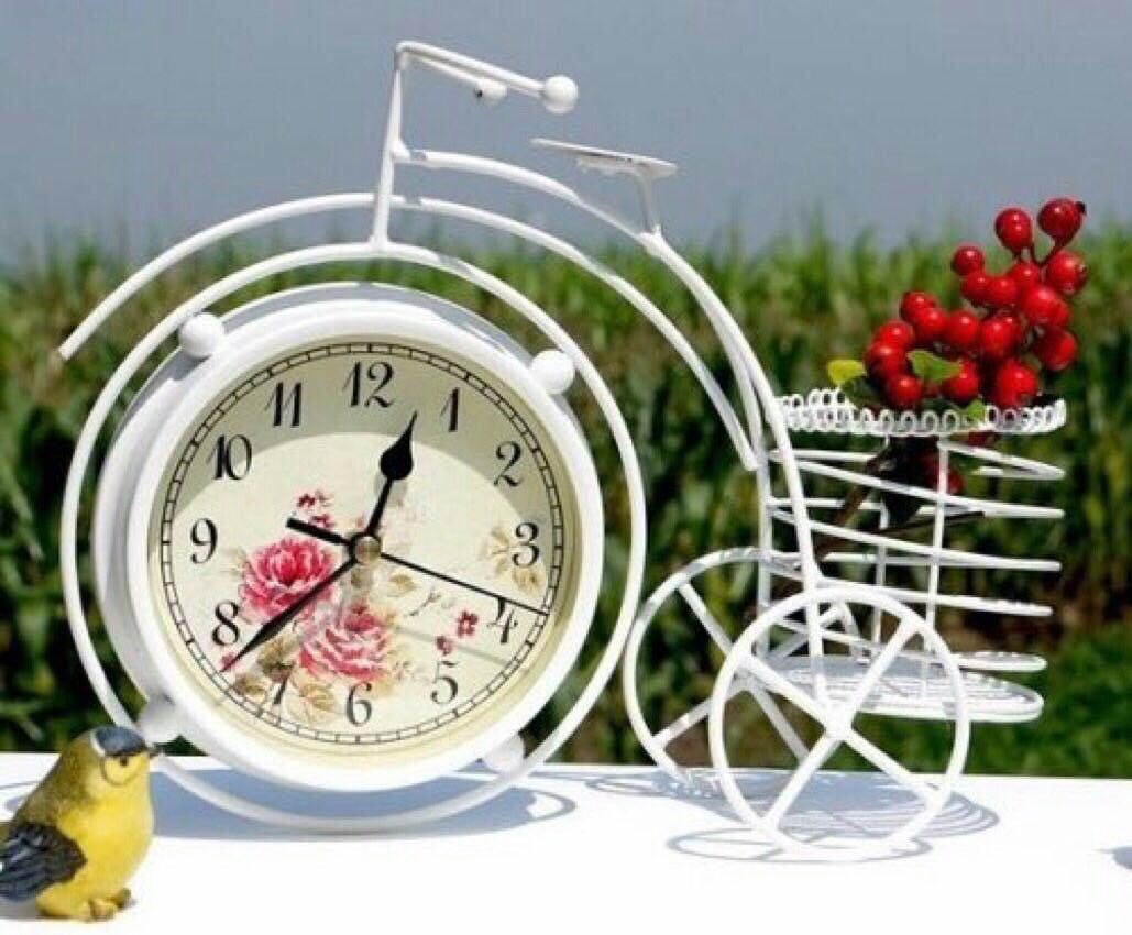 هناك يوم يمرّ على الإنسان كأنه سنةوأخر يمرّ عليه كأنه ساعةكلاهما
 " يوم 
ولكن بـ " 
مشاعر " مختلفة❤️
ربي ...واجعل حياتنا اجمل  واجعل ساعاتنا بقربك  احب الينا ..
ربي قل لكل مايدور بخواطرنا  من اماني كن  ..   
وحين يعتلينا الالم ربي معنا كن ..