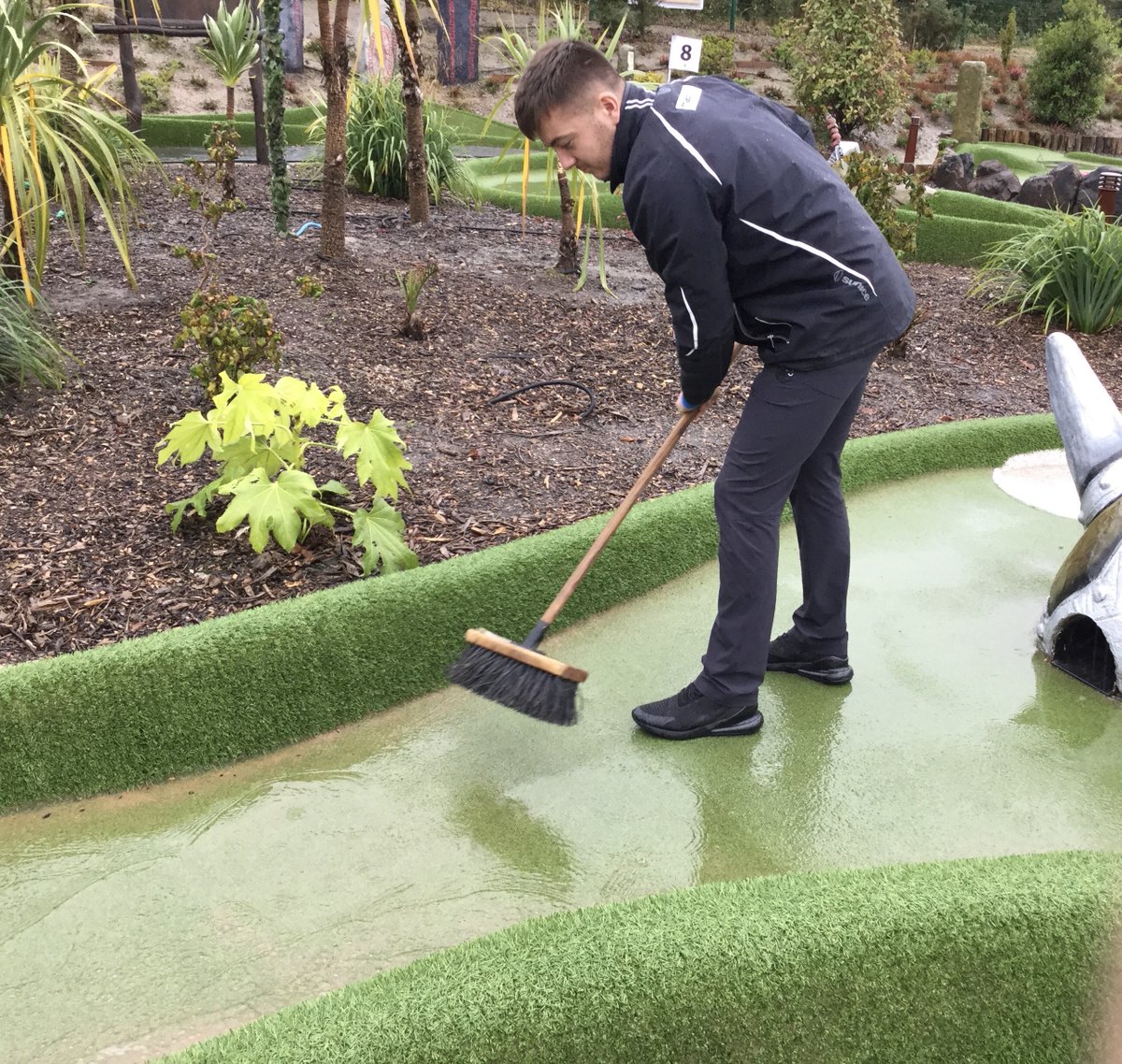 majorgolfdirect's tweet image. We’re still open despite the torrential rain!🌧 Our dedicated staff here at Viking Quest Adventure Golf, clearing the water off the course for our customers 🤗 Hopefully the rain will stop soon😱 #vikingquest #golfintherain #wirralgolf #majorgolf