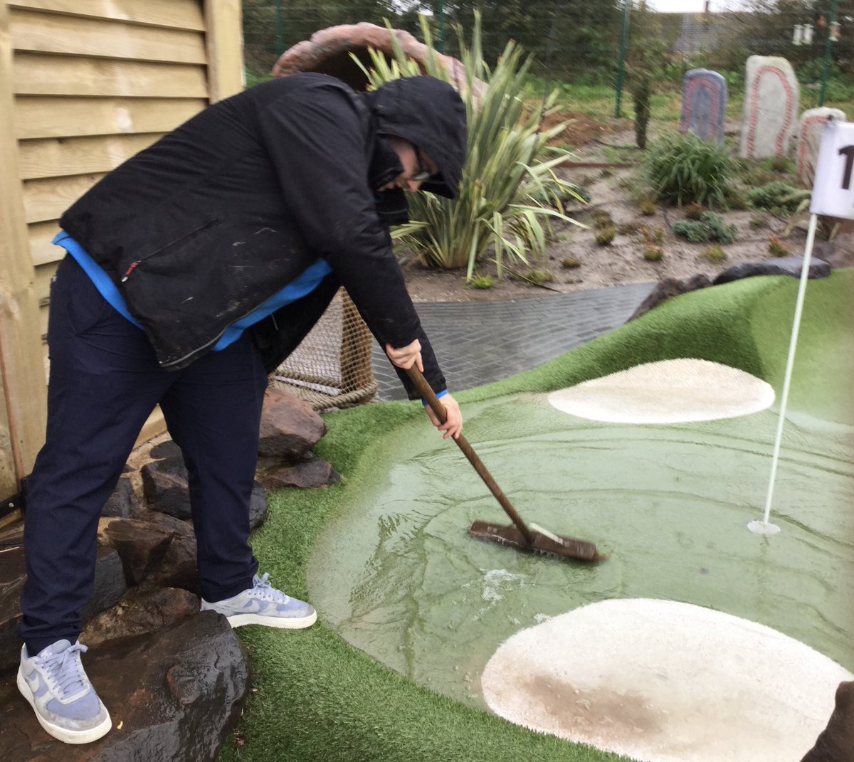 majorgolfdirect's tweet image. We’re still open despite the torrential rain!🌧 Our dedicated staff here at Viking Quest Adventure Golf, clearing the water off the course for our customers 🤗 Hopefully the rain will stop soon😱 #vikingquest #golfintherain #wirralgolf #majorgolf