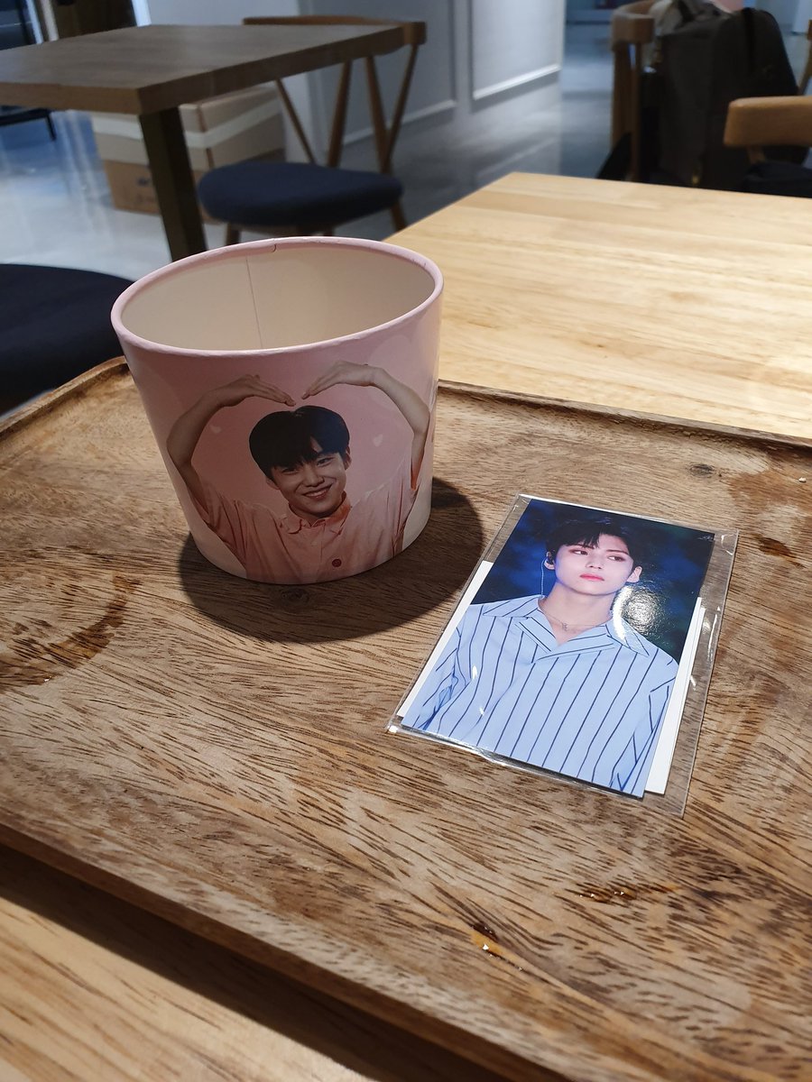 KWS_SUNNY's tweet photo. #10월의_꽃_은상이의_생일을_축하해
아는 지인(?)분 덕에 이쁜 은상이 잘보고 갑니다🥰🥰
너무 이뻐서 다 가지고 들튀할뻔😭😭
좋은 공간에서 잘 쉬다 가요! https://t.co/EamzOrYm1L