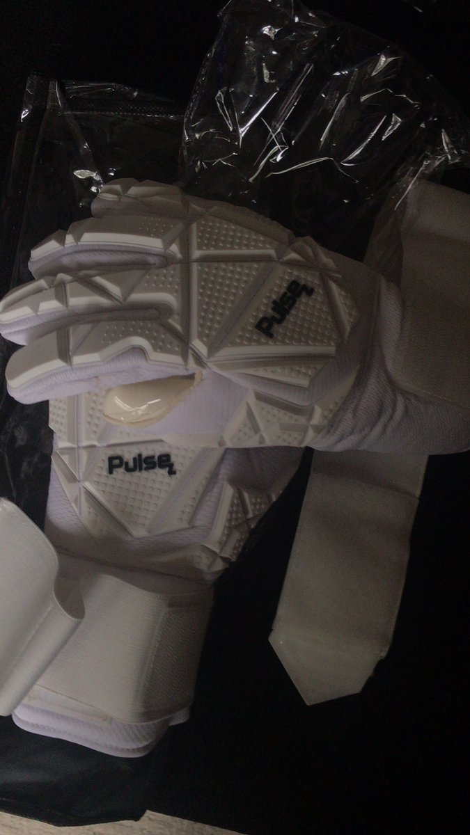 Gotta love a present 🎁 can’t wait to test these out 👌🏻 thanks <a href="/lyns1975/">Lynsey Burdock</a> #pulsegk <a href="/Pulsegk/">Pulse Gk</a> loving the design 😍