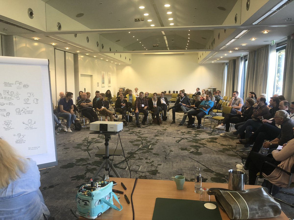 Die letzten Diskussionen laufen - gleich geht es in die Feedbackrunde! #hcamp19 #hotelcamp