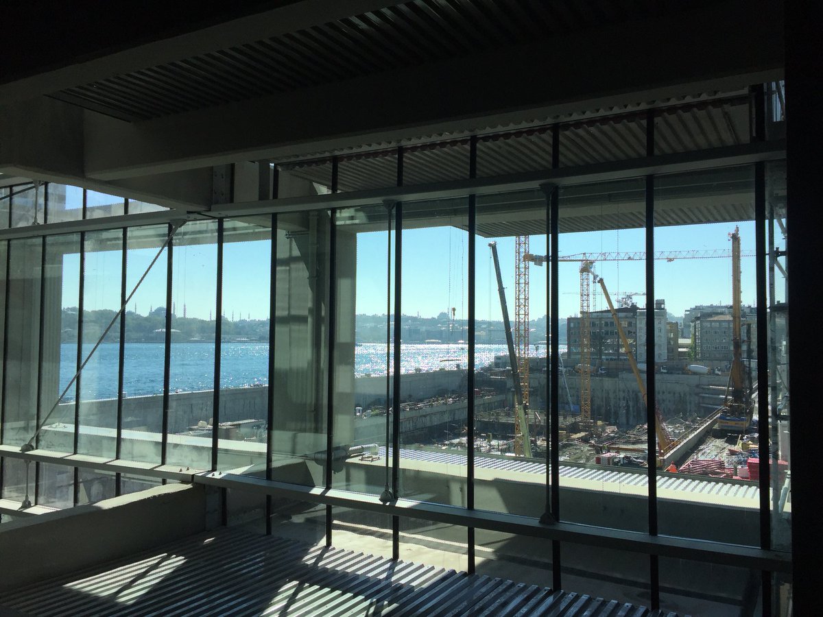 Tarihi Yarımada’ya bakış #busehirdeturistolsam #istanbul #tarihiyarımada #inşaat #resimheykelmüzesi #bienalistanbul