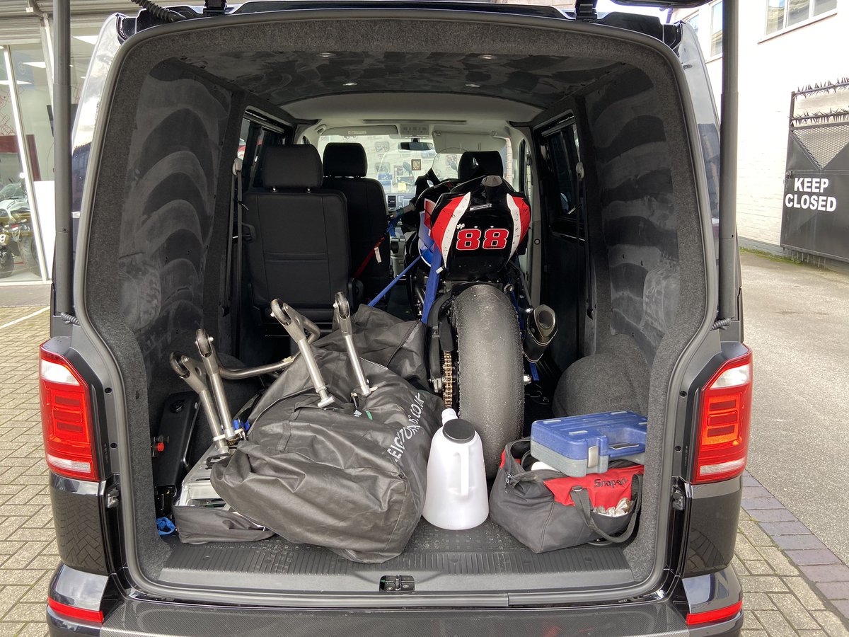 craigdawes7's tweet photo. When your #kawasaki #zx10r easily fits in your #leightonvan #vw #transporter #t6 #loadsaroom @leightonvans https://t.co/mLxAIvRChj